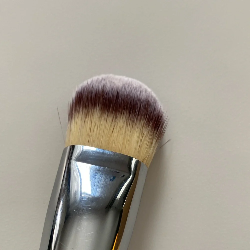 It Cosmetics Makeup Brush Heavenly LUXE PLUSH PADDLE Foundation Brush